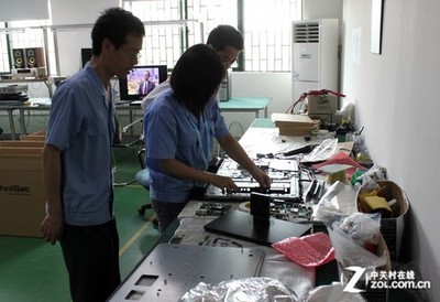 智能電視竟是他設(shè)計(jì)——探訪維修咖啡壺底屏配技術(shù)的創(chuàng)始人黃睿軍
